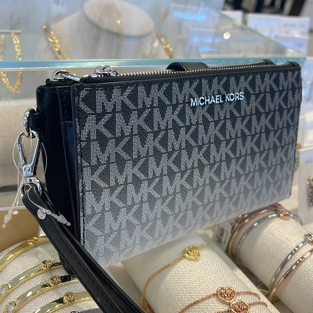 Michael Kors Jet Set Large Ombré Signature Logo Wristlet Wallet Phone
BLACK 
NWT - Picture 6 of 16